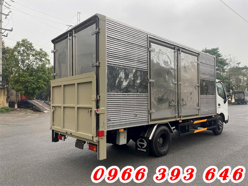 xe-hino-1.9-tan-thung-kin-cua-doi