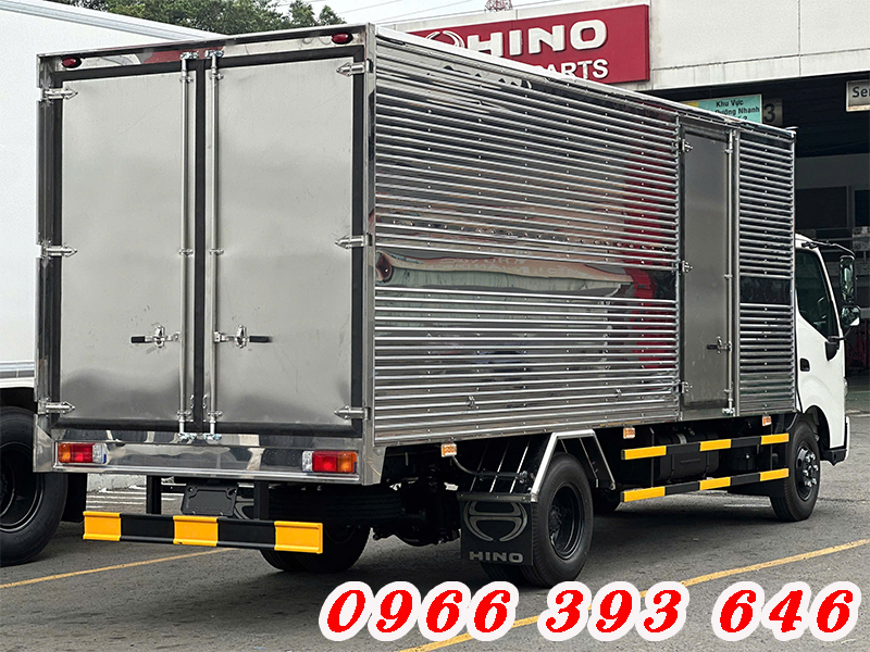 xe-hino-1t9-thung-kin-tieu-chuan