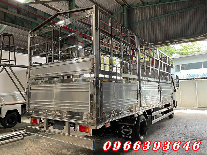 xe-hino-730-5-tan-thung-mui-bat-inox-304