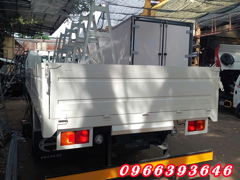 xe-hino-8-tan-cho-kinh-va-cho-da