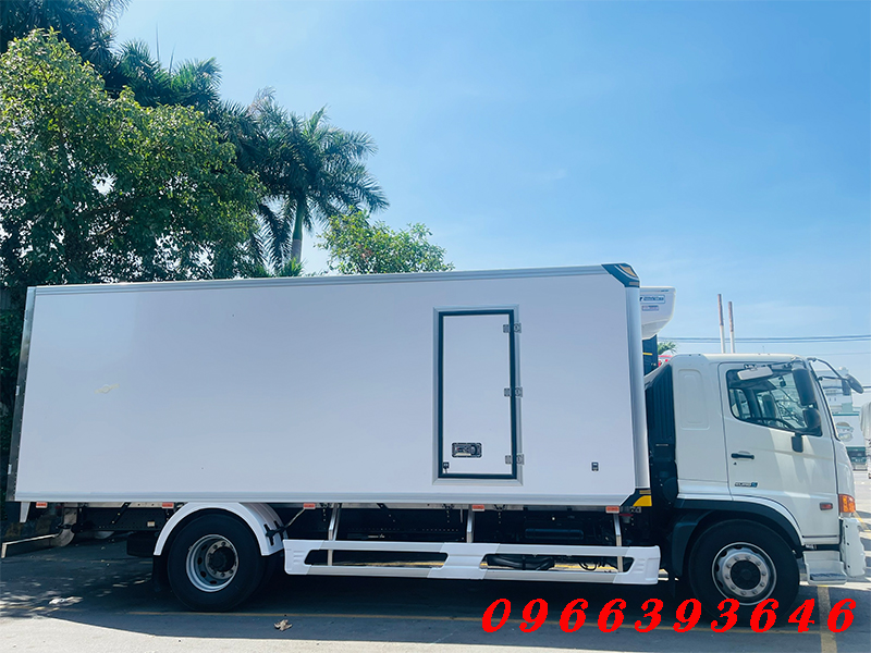 xe-hino-FG-8-tan-dong-lanh-manh-me