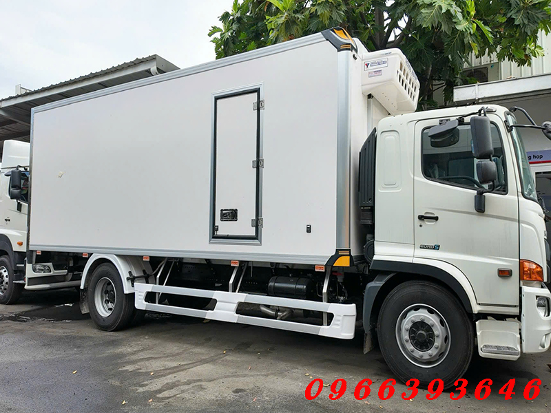 xe-hino-FG8JT8A-dong-lanh-tai-hang-hoa-8-tan