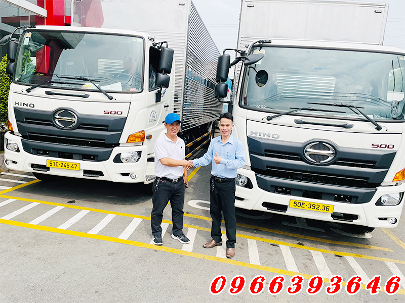 ban-giao-lo-2-xe-hino-8-tan-thung-kin