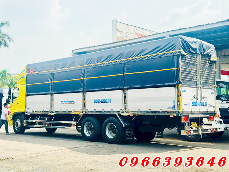 xe-hino-15-tan-ba-chan-cau-lech-thung-mui-bat-nhom-9.4-met